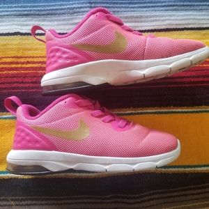 Little Girl's Pink Nike Sneakers🌵